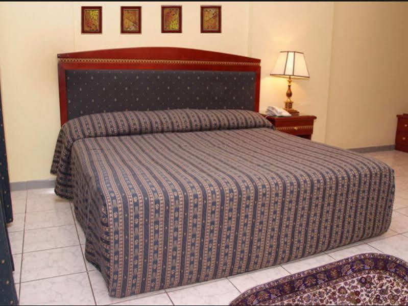 Al Sharq Hotel Apartment Sharjah Esterno foto